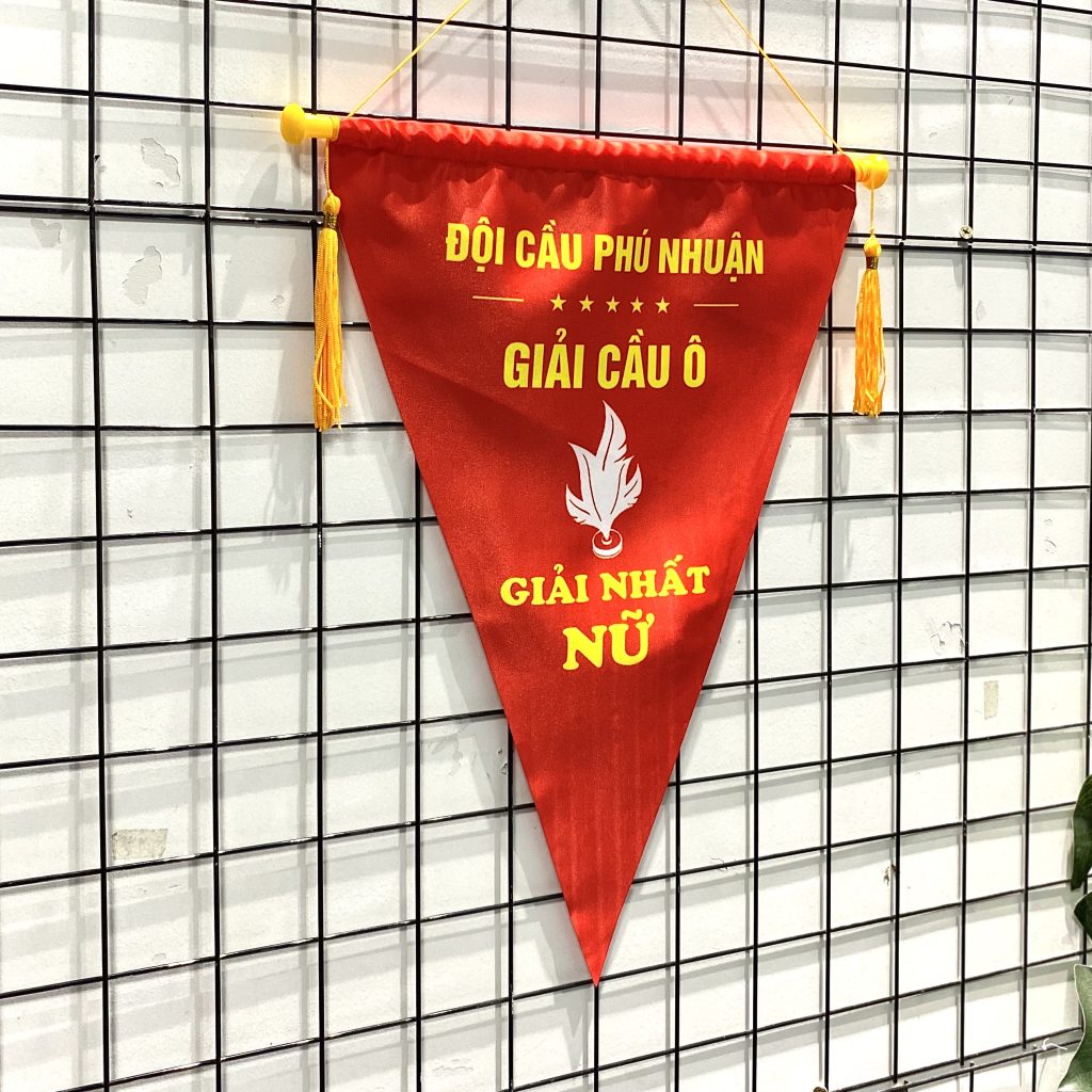 cờ lưu niệm tam giác