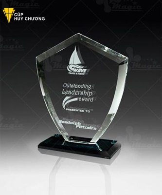 in logo lên kỷ niệm chương thủy tinh (5)