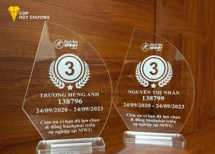 Làm kỷ niệm chương pha lê Thái Nguyên (7)