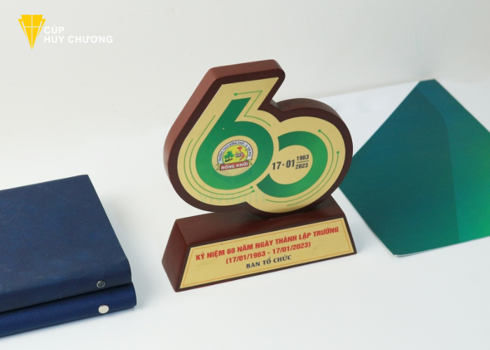 Làm kỷ niệm chương tại Đà Nẵng (5) Làm kỷ niệm chương tại Đà Nẵng (5)