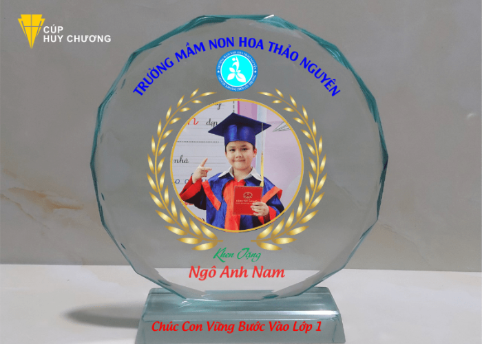 Mua kỷ niệm chương thủy tinh Hà Nội (7)